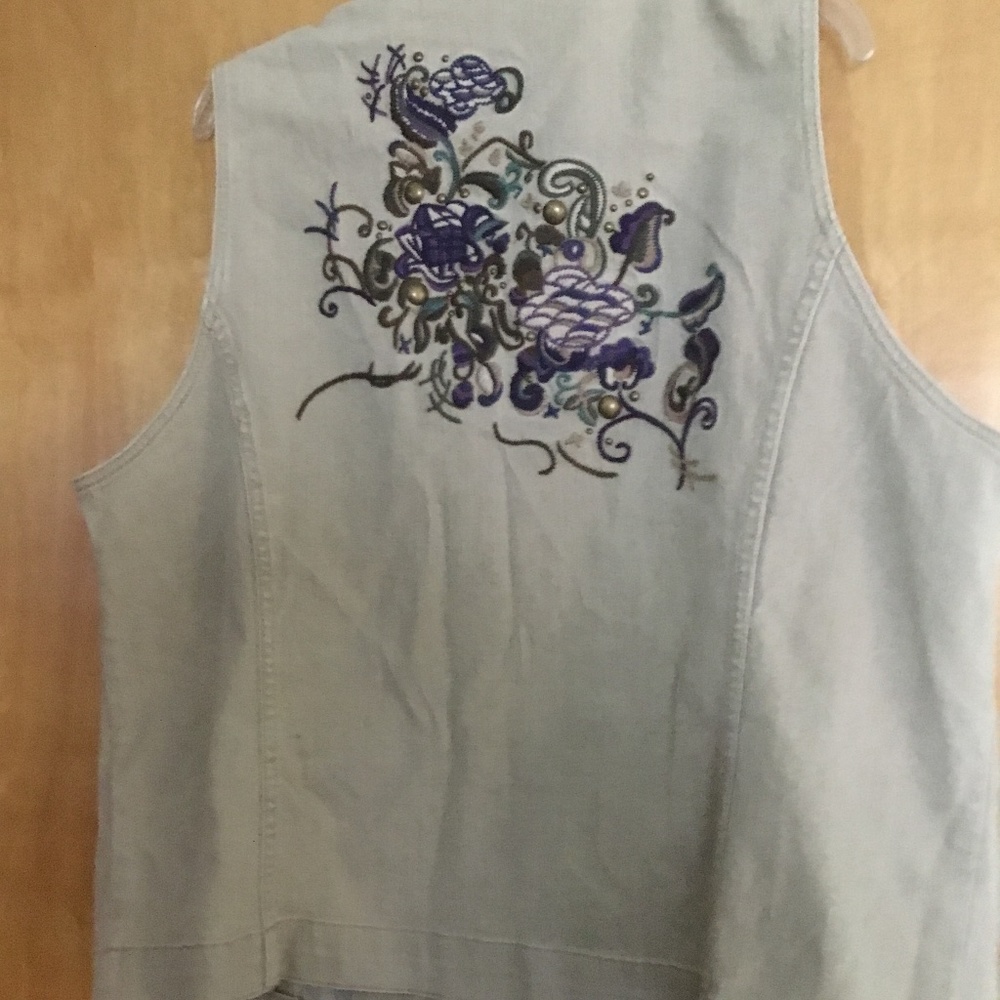 Beautifully embroidered vest, 1X. Beige - Picture 2 of 4